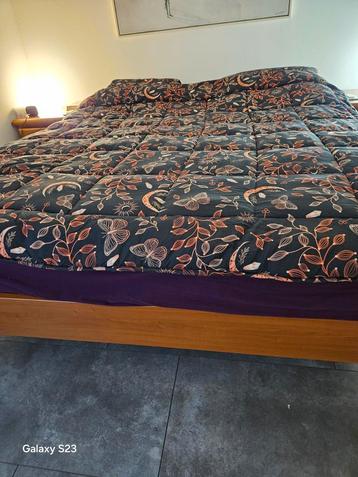 Compleet Elektrisch Bed + Nachtkastjes beschikbaar voor biedingen