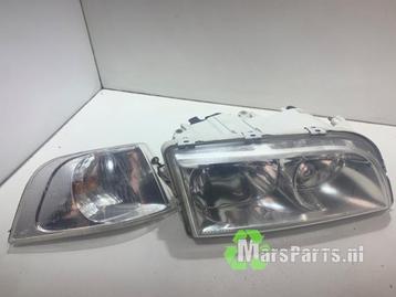 Koplamp rechts van een Volvo V40 beschikbaar voor biedingen