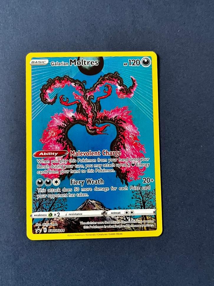 Pokemon promo kaart galarian moltres swsh284 crown zenith, Hobby en Vrije tijd, Verzamelkaartspellen | Pokémon, Zo goed als nieuw