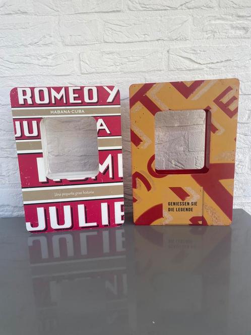 2 reclame displays cubaanse sigaren Romeo y Julieta, Verzamelen, Rookartikelen, Aanstekers en Luciferdoosjes, Zo goed als nieuw