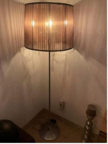 Organza Vloerlamp met bruine organza kap en brons standaard beschikbaar voor biedingen