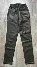 Leatherlook broek dames S olijfgroen NIEUW, Kleding | Dames, Broeken en Pantalons, Nieuw, Ophalen of Verzenden, Maat 36 (S), Lang