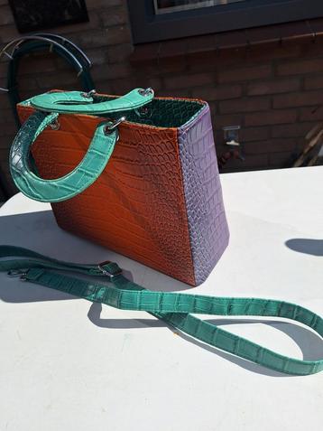 Mooie nieuwe tas,kleurrijk.DALEN,DRENTHE  beschikbaar voor biedingen