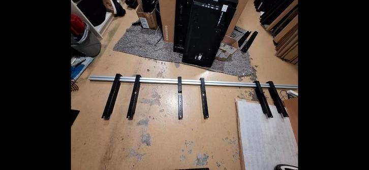 COMPLETE SET 3 x 3 VIDEOWALLBEUGELS 32 tot en met 50 inch, Audio, Tv en Foto, Televisiebeugels, Zo goed als nieuw, Ophalen