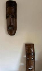 Twee vintage houten maskers, Ophalen