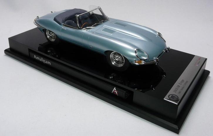 Jaguar E-Type Roadster Blauw 1:18 van Amalgam, Hobby en Vrije tijd, Modelauto's | 1:18, Nieuw, Auto, Overige merken, Ophalen of Verzenden