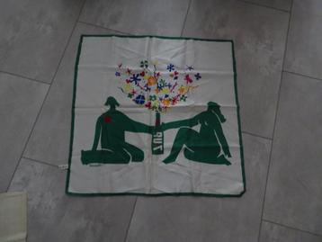 7 UP en Kaarten sjaal beschikbaar voor biedingen