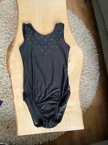 Turnpakje zwart 140 beschikbaar voor biedingen