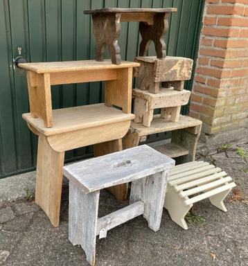 9 x Brocante oude krukjes - voetenbankje - vensterbankje beschikbaar voor biedingen
