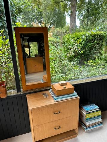 Midcentury deense stijl spiegel beschikbaar voor biedingen
