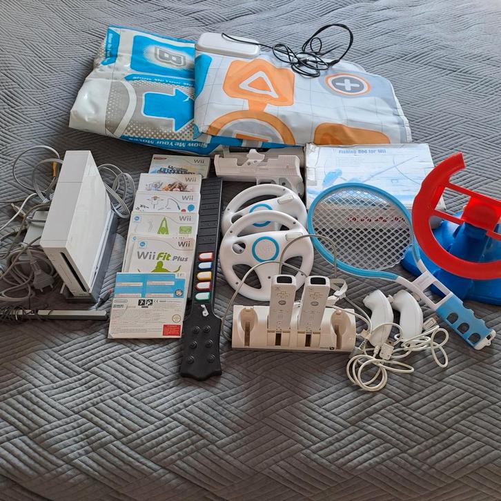 Complete Nintendo Wii, Spelcomputers en Games, Spelcomputers | Nintendo Wii, Gebruikt, Met 2 controllers, Met games, Met stuurtje