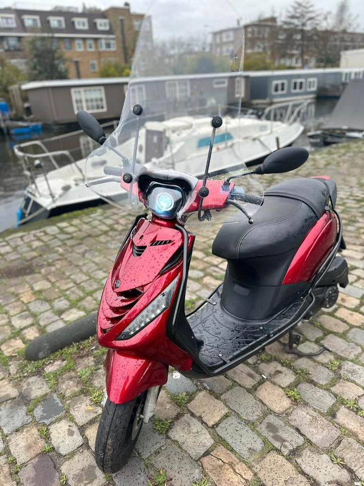Mooie rode scooter, Fietsen en Brommers, Scooters | Piaggio, Gebruikt, Overige modellen, Maximaal 45 km/u, Benzine, Ophalen of Verzenden