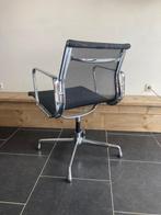 4 Vitra Eames EA 107, chroom, zwart netweave., Gebruikt, Zwart, Design, Ophalen of Verzenden