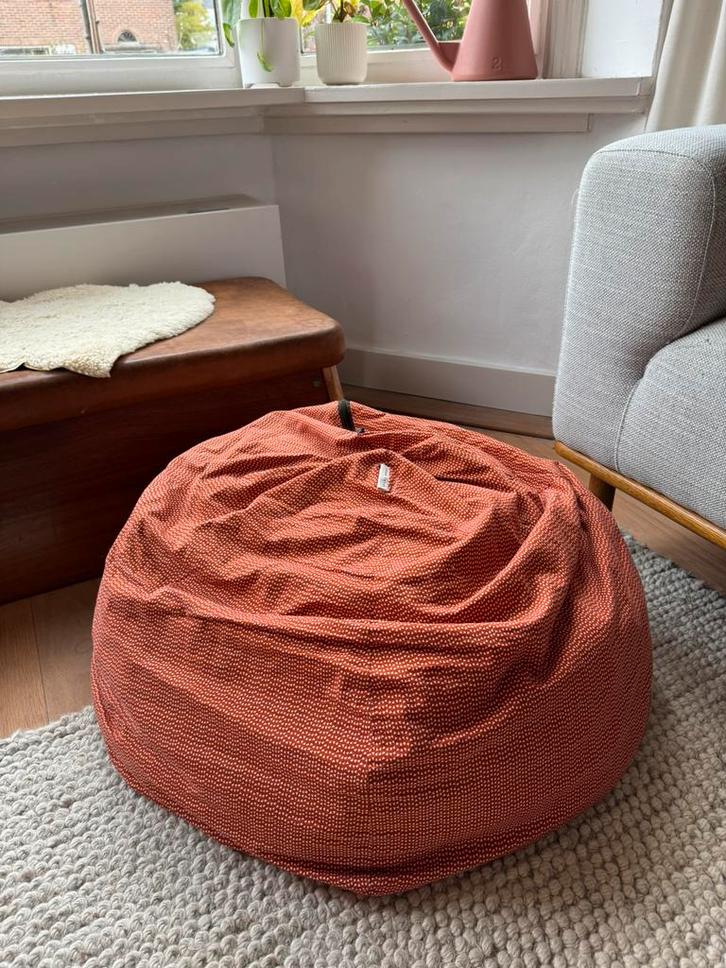 Poef  kind, merk Lebel. 2 hoezen; roest/terra en grijs-groen, Huis en Inrichting, Zitzakken, Gebruikt, Zitzak, Overige kleuren