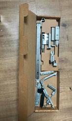 Onderdelen draaikiep beslag Merk Schuco, Ophalen, Zo goed als nieuw