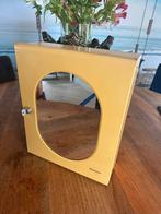 Vintage Geel Medicijnkastje Brabantia, Huis en Inrichting, Minder dan 50 cm, Gebruikt, Ophalen of Verzenden, Minder dan 100 cm