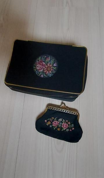 Vintage petit point set beschikbaar voor biedingen