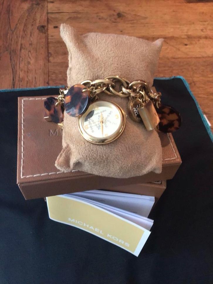 Michael Kors Charm Bracelet Horloge, Sieraden, Tassen en Uiterlijk, Armbanden, Zo goed als nieuw, Overige materialen, Met strass