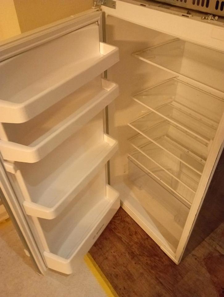 Bosch inbouw koelkast - werkt, maar aan/uit knop defect, Witgoed en Apparatuur, Koelkasten en IJskasten, Zonder vriesvak, Ophalen