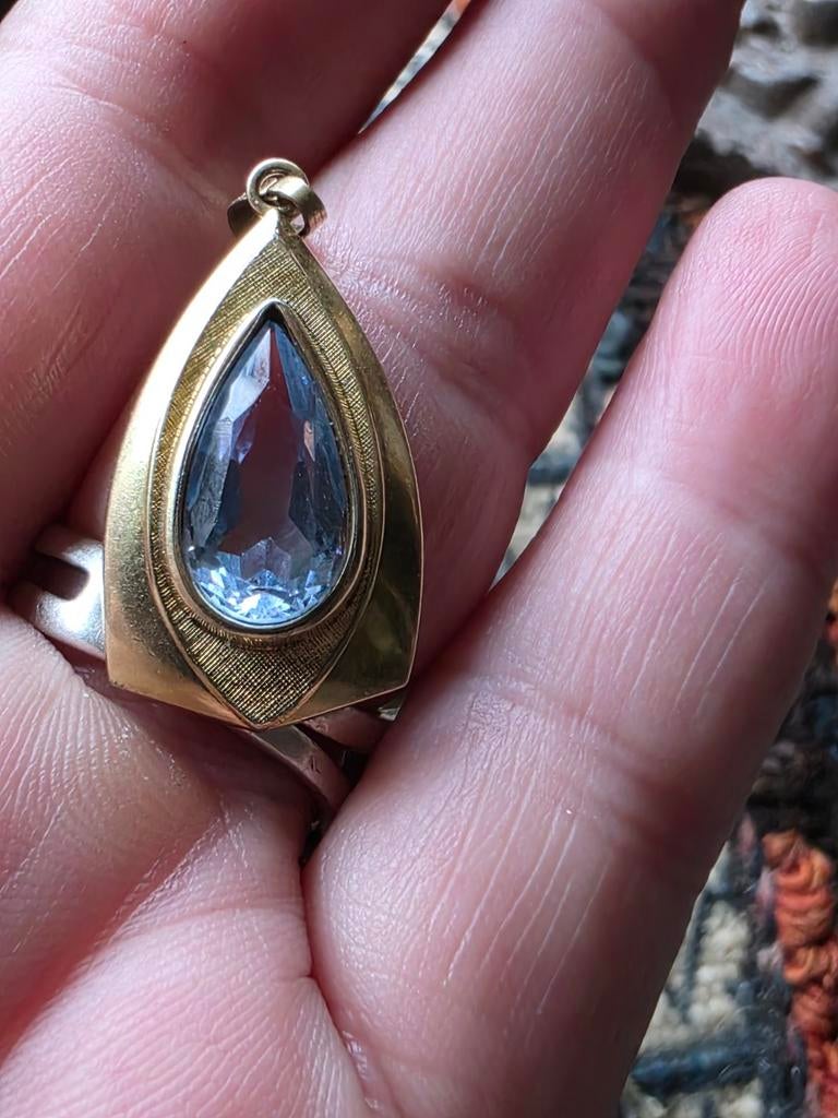 Gouden hanger met blauwe steen, Overige voorstellingen, Blauw, Ophalen of Verzenden, Zo goed als nieuw