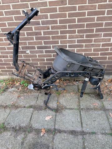 Piaggio SKR 125 2t Frame met Duitse Papieren beschikbaar voor biedingen