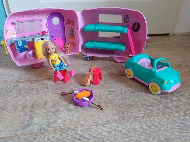 Barbie Chelsea camper, Kinderen en Baby's, Speelgoed | Poppen, Zo goed als nieuw, Barbie, Ophalen of Verzenden
