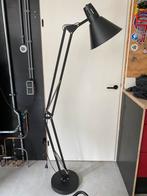 Zwarte vloerlamp, Industrieel, 150 tot 200 cm, Metaal, Zo goed als nieuw