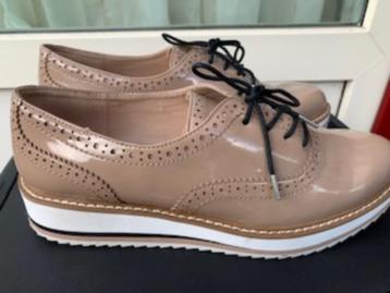 Damesschoenen Zara Woman maat 40 lakschoenen beige beschikbaar voor biedingen