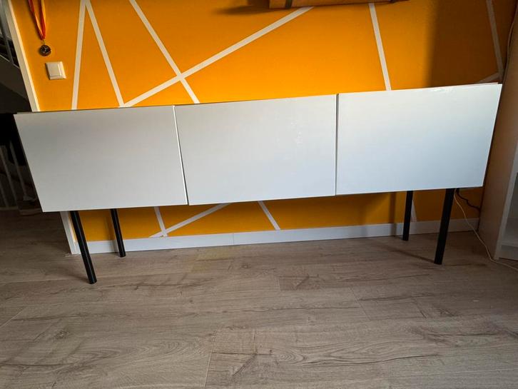 Ikea besta wit tv kast met glasplaat, Huis en Inrichting, Kasten | Dressoirs, Gebruikt, 150 tot 200 cm, 25 tot 50 cm, Met deur(en)