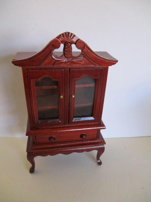poppenhuis mooie kast, Verzamelen, Poppenhuizen en Toebehoren, Zo goed als nieuw, Decoratie, Ophalen of Verzenden