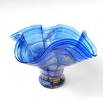 Mondgeblazen fazzoletto vaas, iriserend glas gesigneerd ZJ, Antiek en Kunst, Antiek | Glas en Kristal, Ophalen of Verzenden