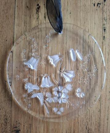 Glazen raamhanger met bloemen / klokjes en klaver beschikbaar voor biedingen