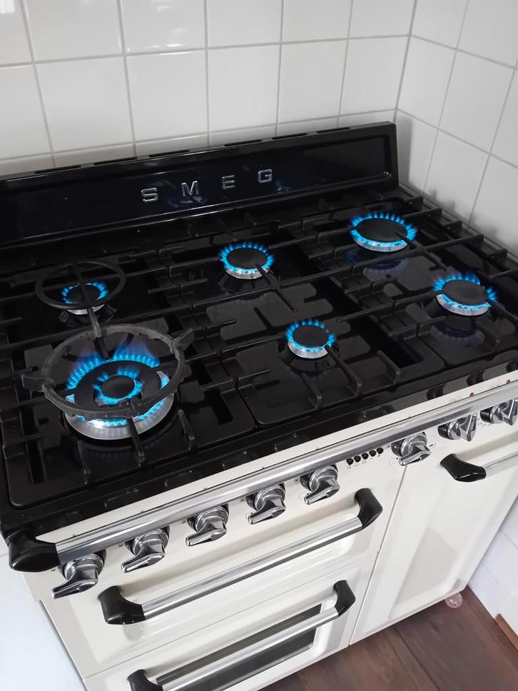 Smeg Retro Gasfornuis & smeg Koelkast - Goede Staat!, Witgoed en Apparatuur, Fornuizen, Gebruikt, Vrijstaand, Gas, 5 kookzones of meer