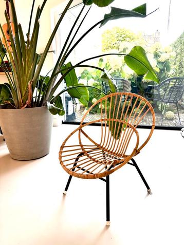 Rieten kinderstoel beschikbaar voor biedingen