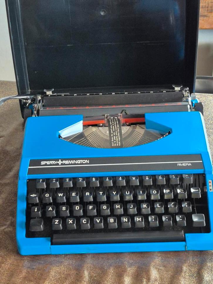 Sperry Remington Riviera typemachine Blauw, Diversen, Typemachines, Zo goed als nieuw, Ophalen of Verzenden