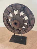 Oud houten wiel op standaard roest metaal stoer, Ophalen of Verzenden