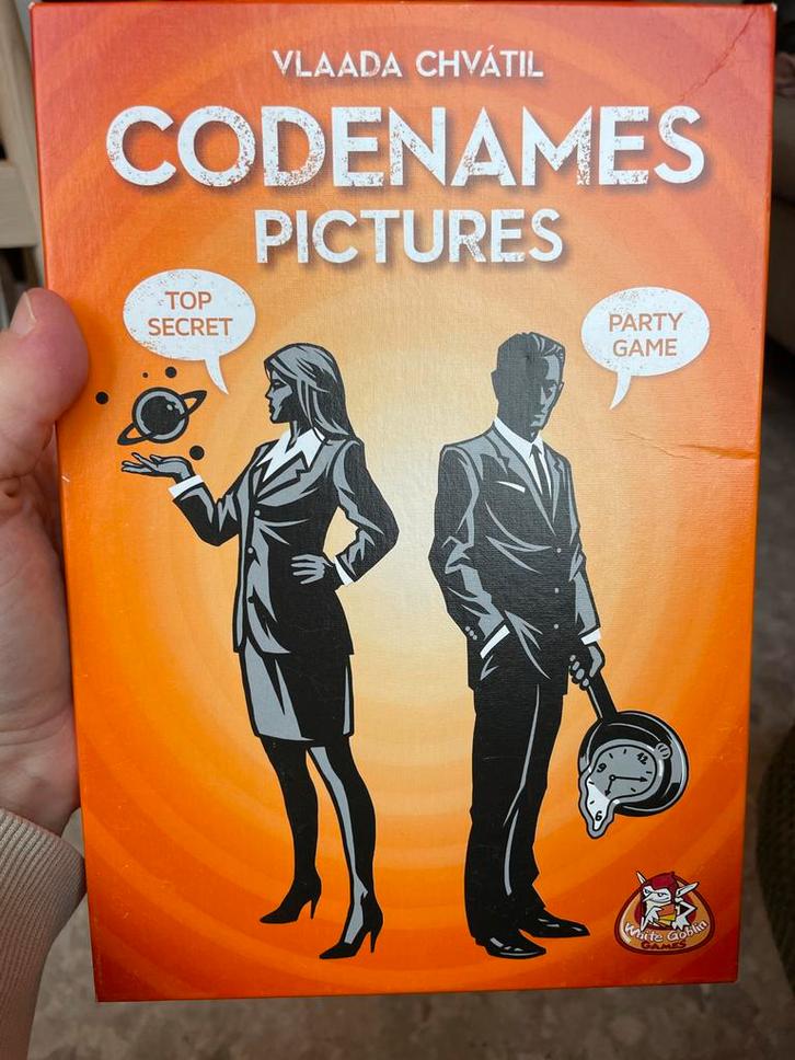 Codenames Pictures - Leuk gezelschapsspel!, Hobby en Vrije tijd, Gezelschapsspellen | Bordspellen, Zo goed als nieuw, Drie of vier spelers