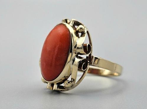 Gouden Vintage ring met edelsteen bloedkoraal. 2024/168., Sieraden, Tassen en Uiterlijk, Antieke sieraden, Ophalen of Verzenden