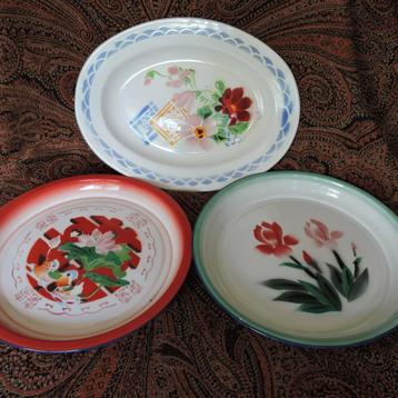Drie vintage emaille dienblad Chinese stijl schalen beschikbaar voor biedingen