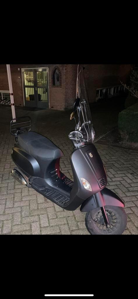 BTC marktplaats scooter, Fietsen en Brommers, Scooters | Overige merken, Zo goed als nieuw, Maximaal 45 km/u, Benzine, Ophalen