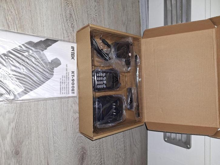 8 nwe verschillende  portofoons in doos, Telecommunicatie, Portofoons en Walkie-talkies, Nieuw, Portofoon of Walkie-talkie, 15 km of meer