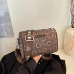 Stijlvolle GUESS Crossbody Tas – Bruin Monogram – Nieuwstaat, Ophalen of Verzenden, Zo goed als nieuw, Bruin