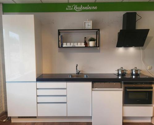 Mooie compacte rechte Nobilia keuken 2.95m, Huis en Inrichting, Keuken | Complete keukens, Gebruikt, Enkelwandige keuken, Wit