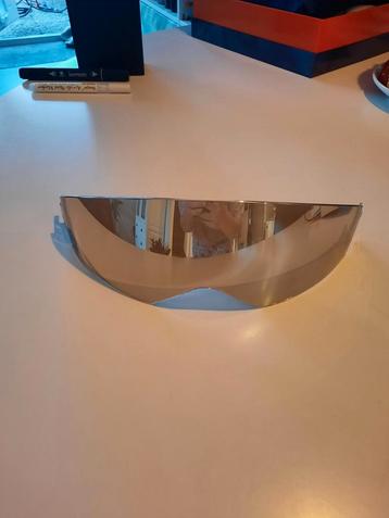 NIU vizier van een integraal helm beschikbaar voor biedingen