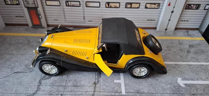 1.18 morgan plus 8, Hobby en Vrije tijd, Modelauto's | 1:18, Zo goed als nieuw, Auto, Overige merken, Ophalen of Verzenden