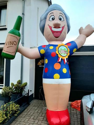 Welkom thuis pop met versiering te huur beschikbaar voor biedingen