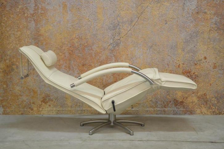 ZGANieuw witte leren Jori Mensana design relaxfauteuil, Huis en Inrichting, Fauteuils, Zo goed als nieuw, Leer, Metaal, 50 tot 75 cm