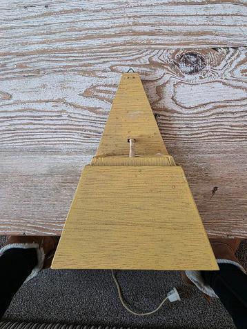 Vintage Driehoek Wandlamp Hout beschikbaar voor biedingen