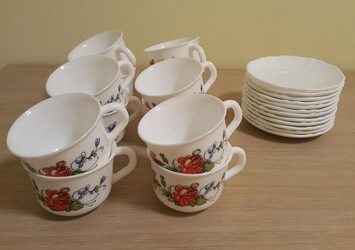 12 x Arcopal kop met schotel -  model Ronsard (vintage), Huis en Inrichting, Keuken | Servies, Zo goed als nieuw, Kop(pen) en/of Schotel(s)