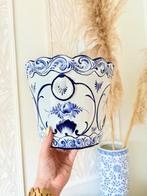 Bloempot blauw wit, Huis en Inrichting, Woonaccessoires | Vazen, Blauw, Aardewerk of Porselein, Ophalen of Verzenden, Zo goed als nieuw